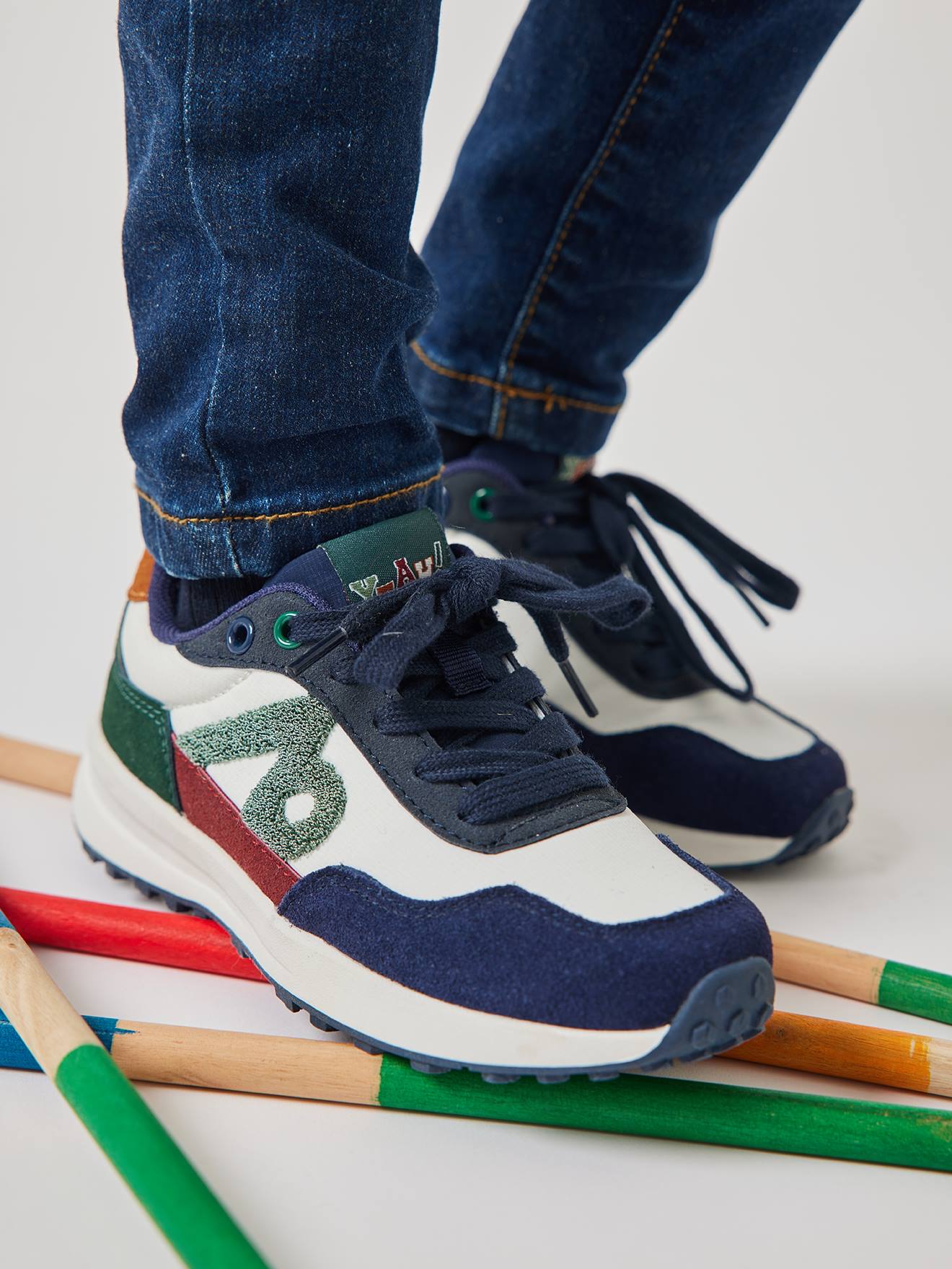 Tênis infantil azul marinho com cadarço