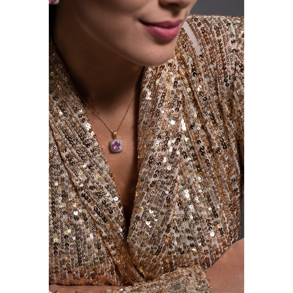 Collier mono-motif MARGARET en Plaqué Or avec pierre synthétique rose