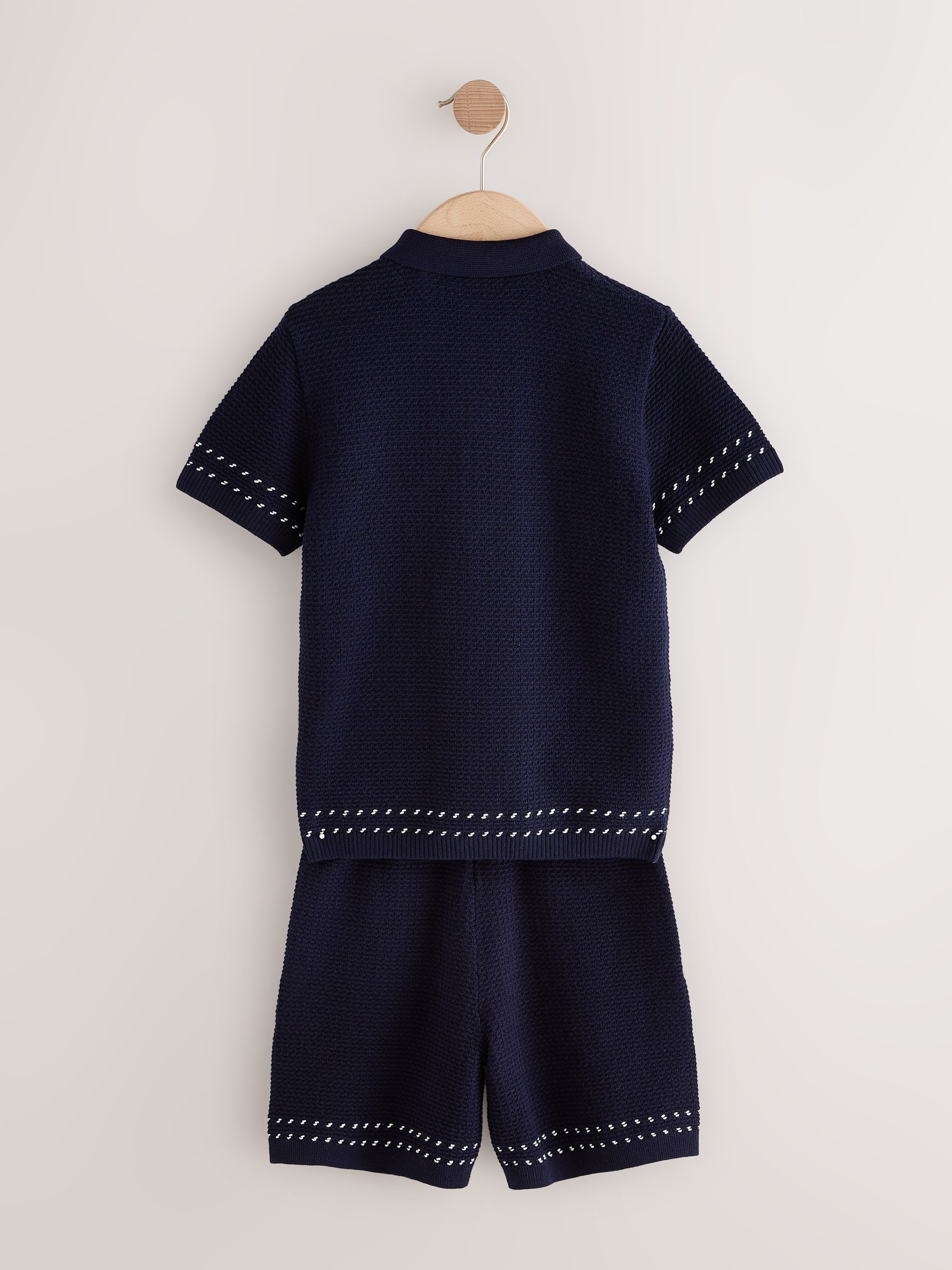 Donkerblauw - Set met getextureerd gebreid poloshirt met knoopsluiting en short (3-16jr)