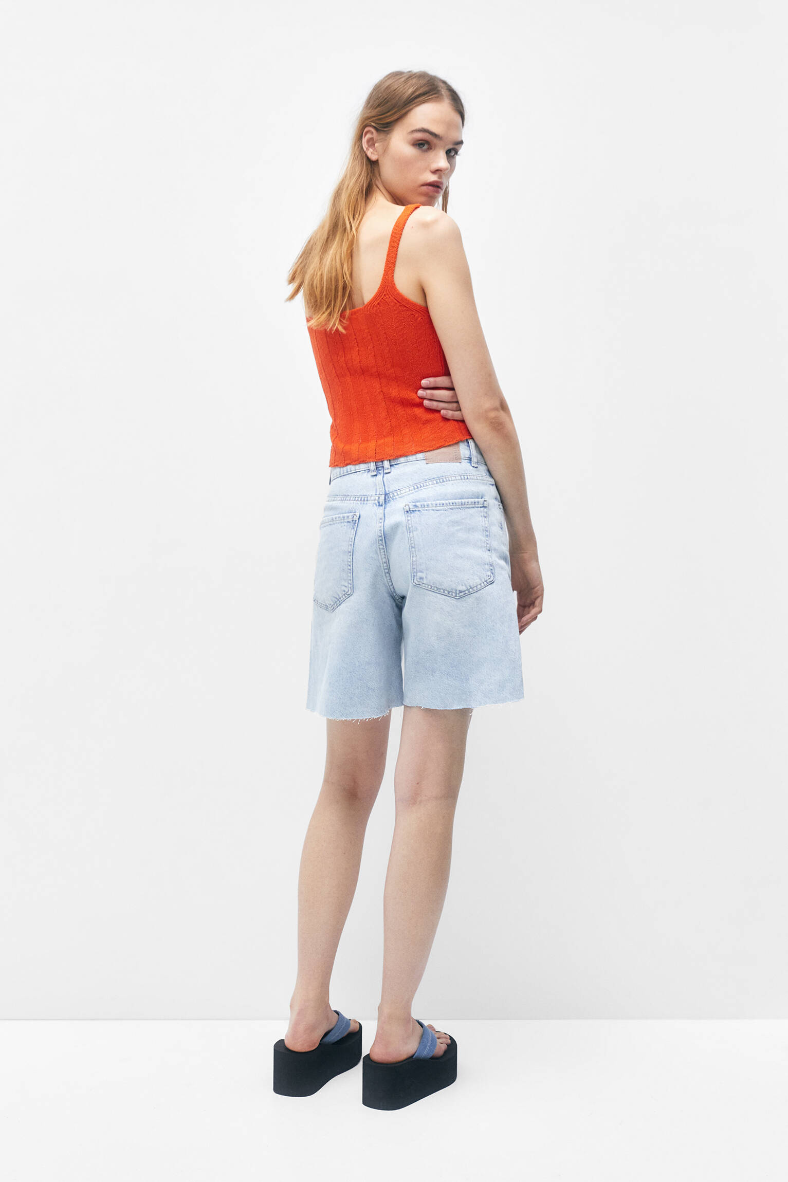 BLUSA DE TRICÔ COM ALÇAS FINAS - LARANJA