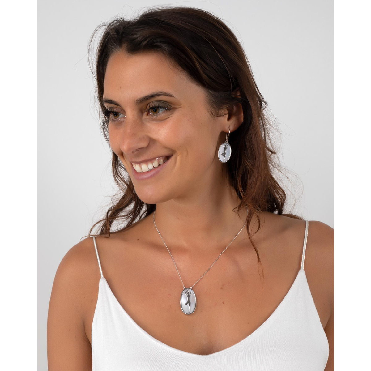 bijoux Collier nacre posture yoga Argent massif ovale Femme