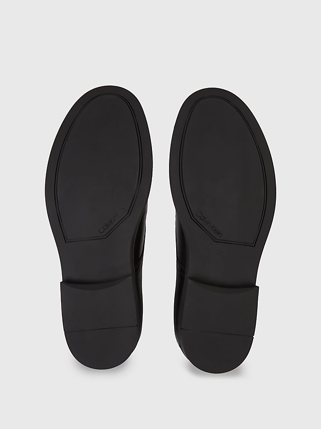 Sapatos de couro com cadarço