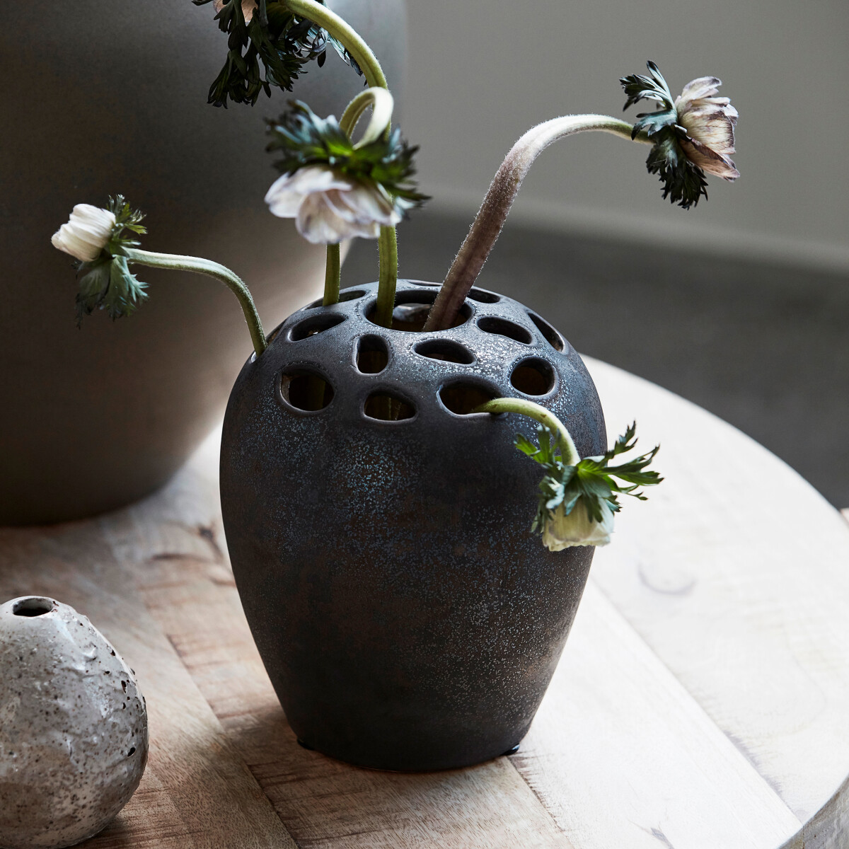 House Doctor - Vase - Varios - Keramik - Sortbejdset - 19 CM