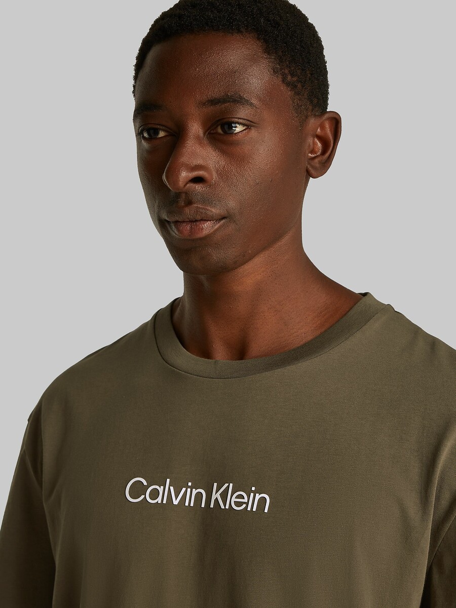 CALVIN KLEIN<br>Camiseta com gola redonda e logotipo
