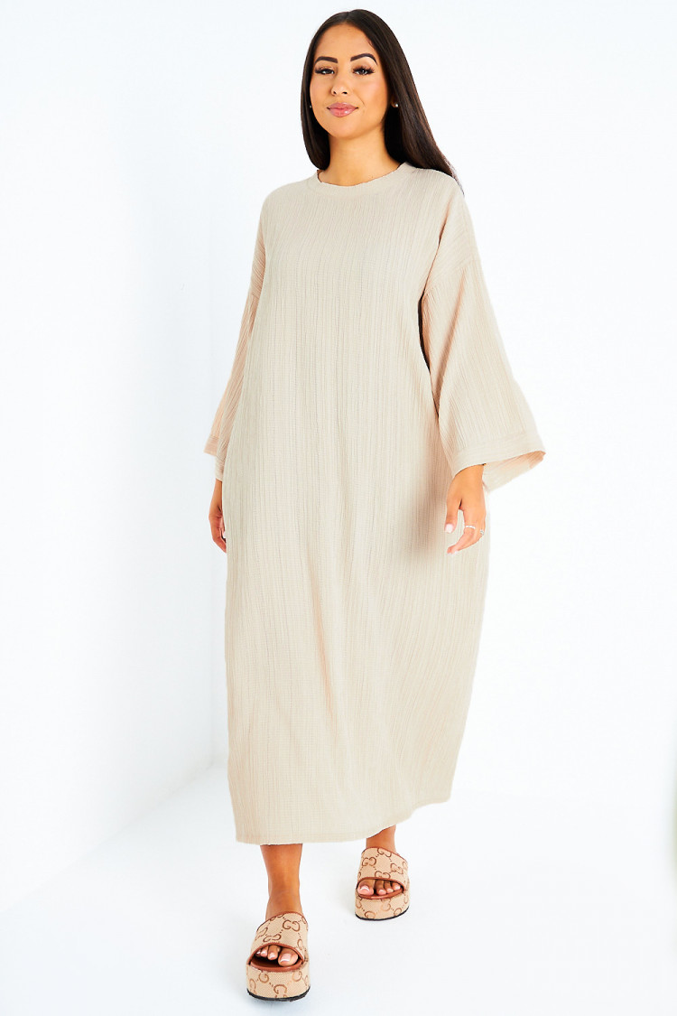 Robe beige longue à couture en relief