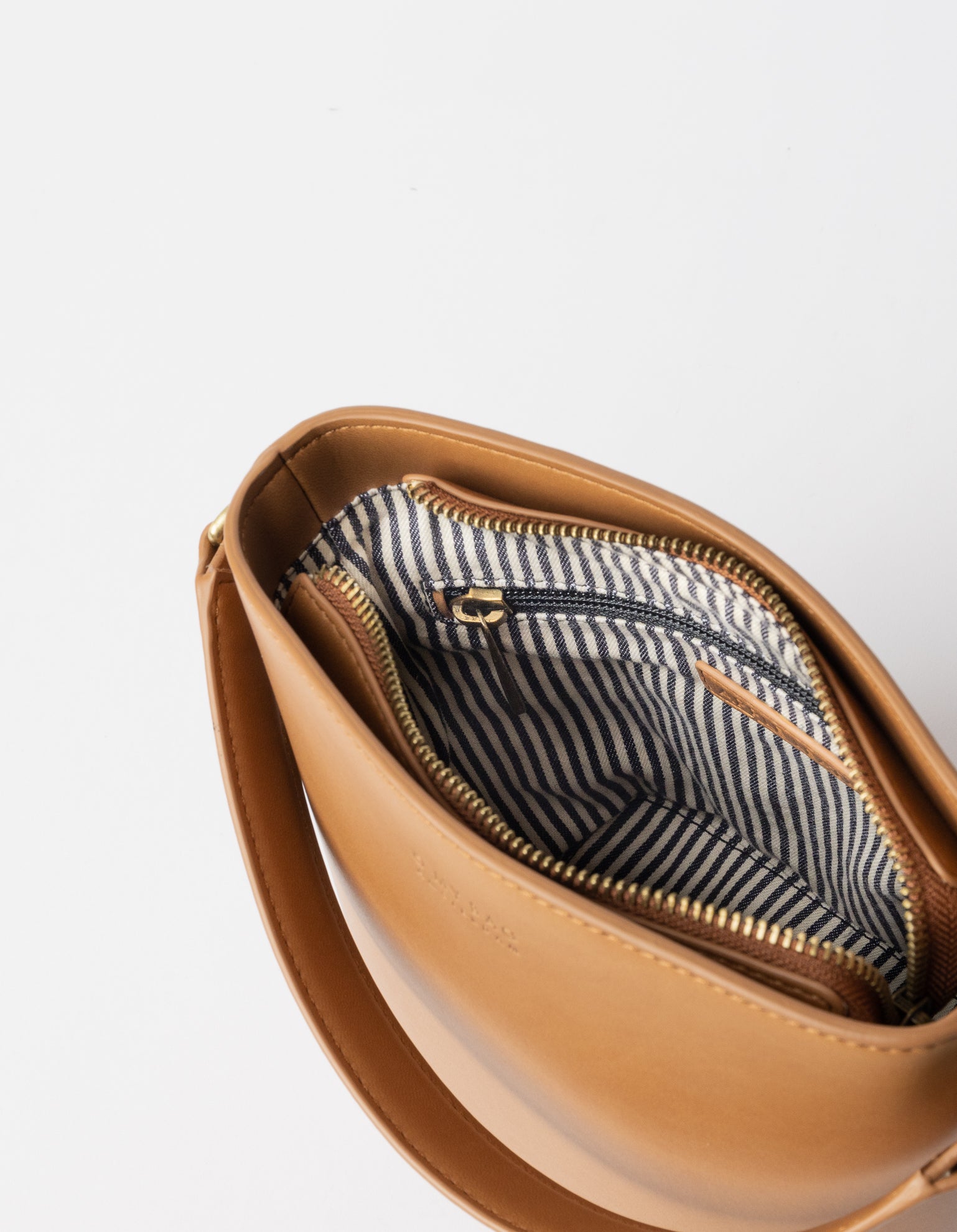 Bobbi Bucket Bag Midi - Cognac Vegan Uppeal™