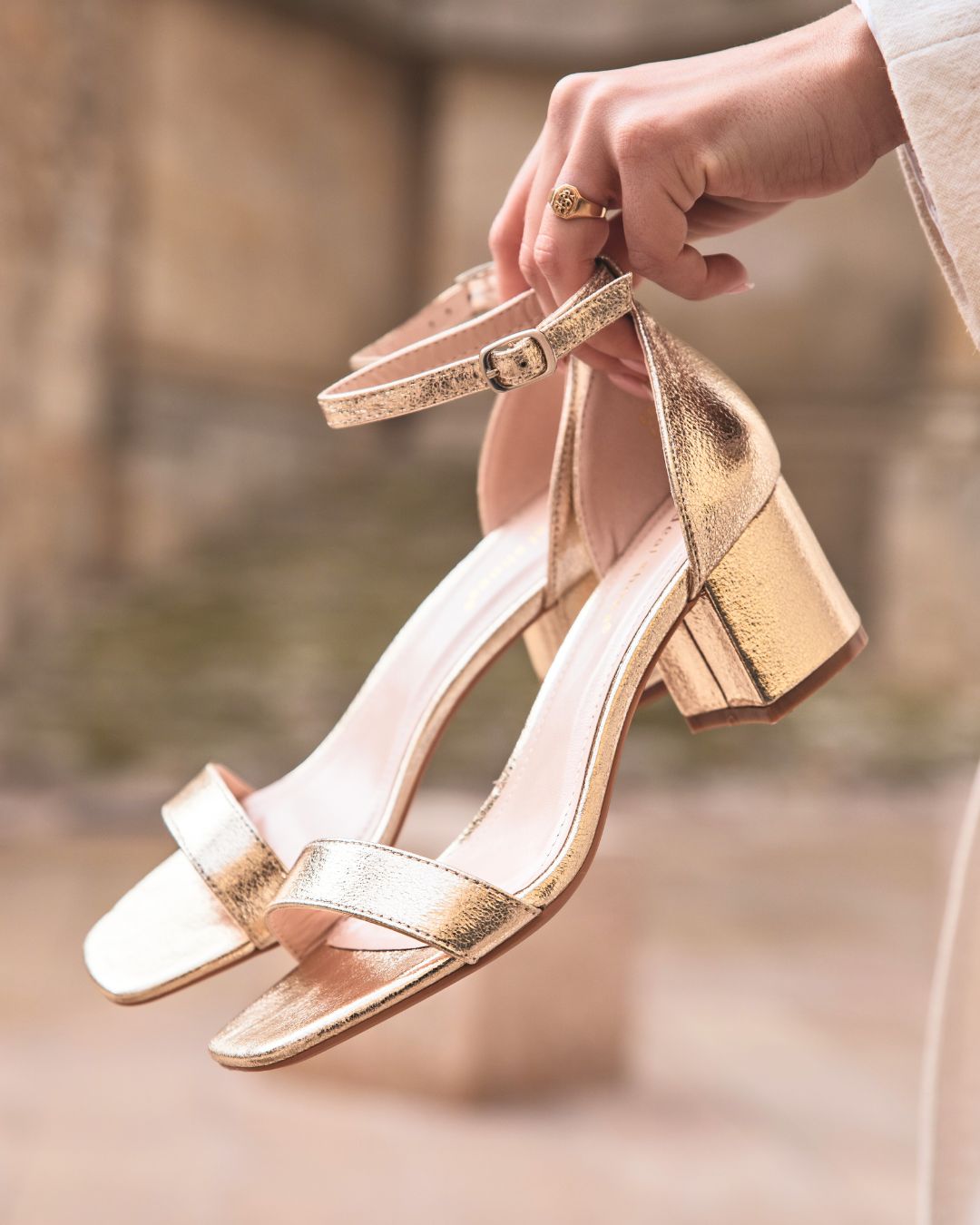 Sandale femme talon carré doré - Judith