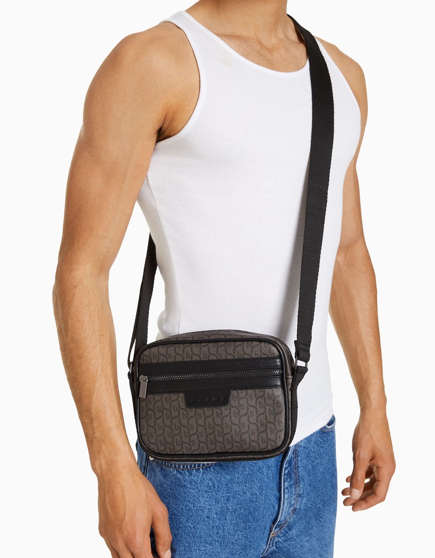 Bolsa transversal com detalhes