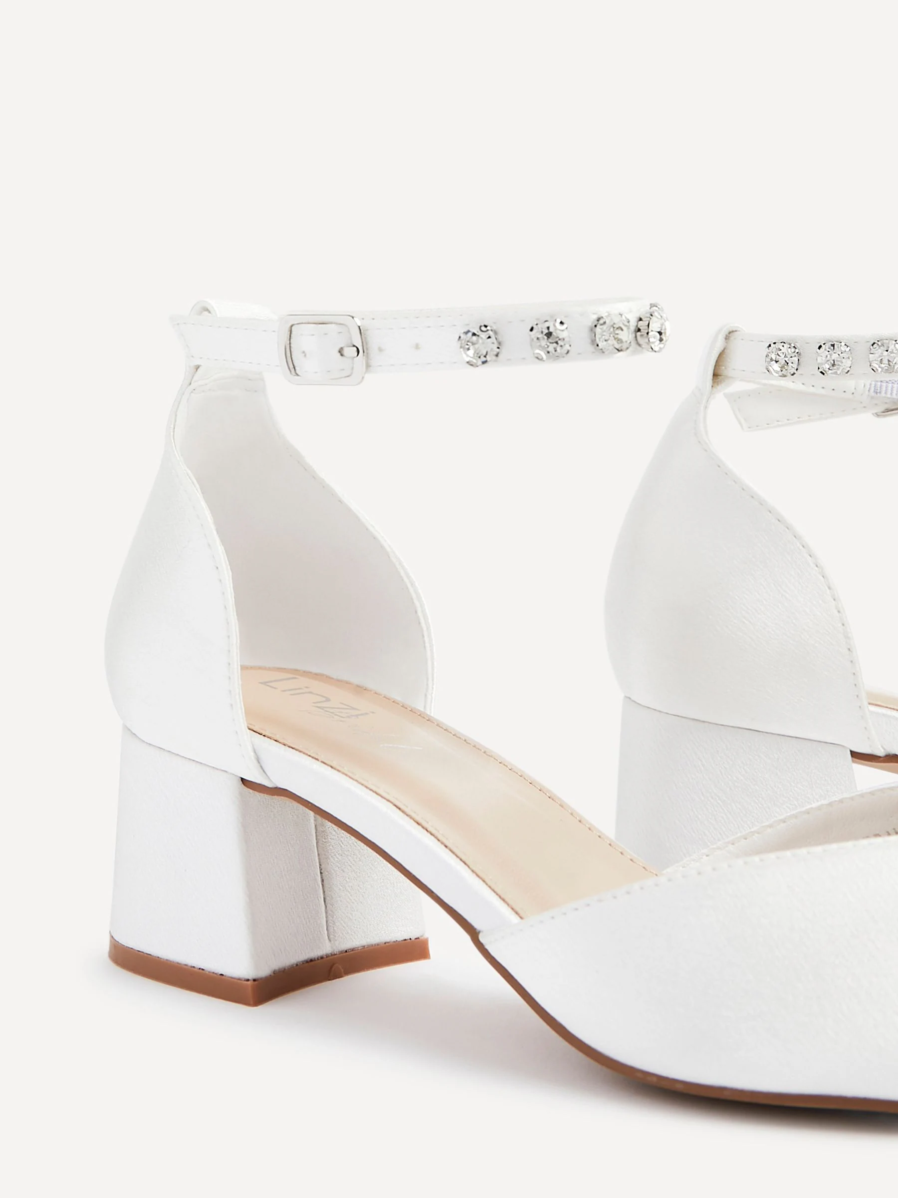 Linzi Bridal Jordanna pumps met lage blokhak en versierd enkelbandje
