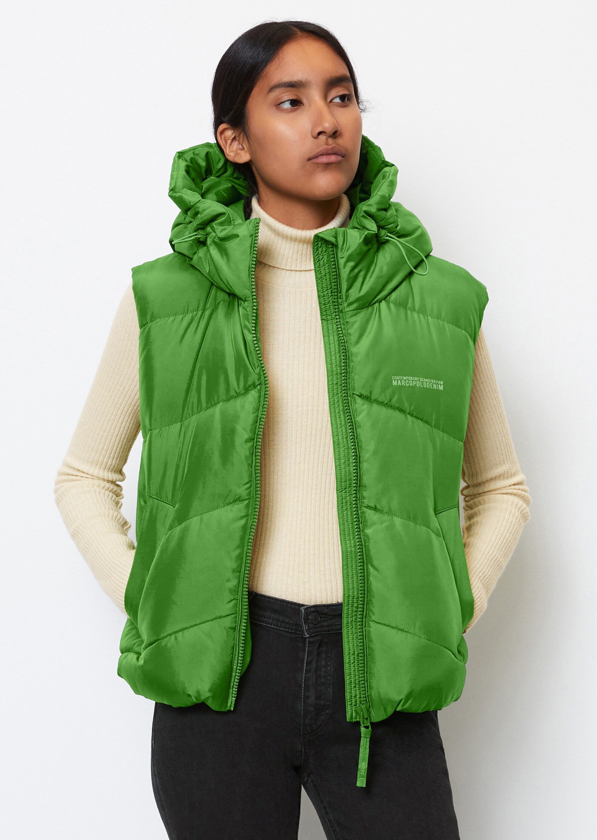 Pufferweste regular mit recycelten Materialien