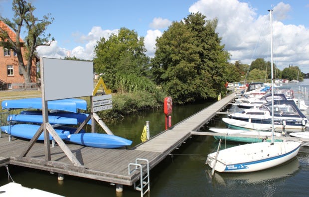 Motorboot fahren für Zwei in Neuruppin als Geschenk