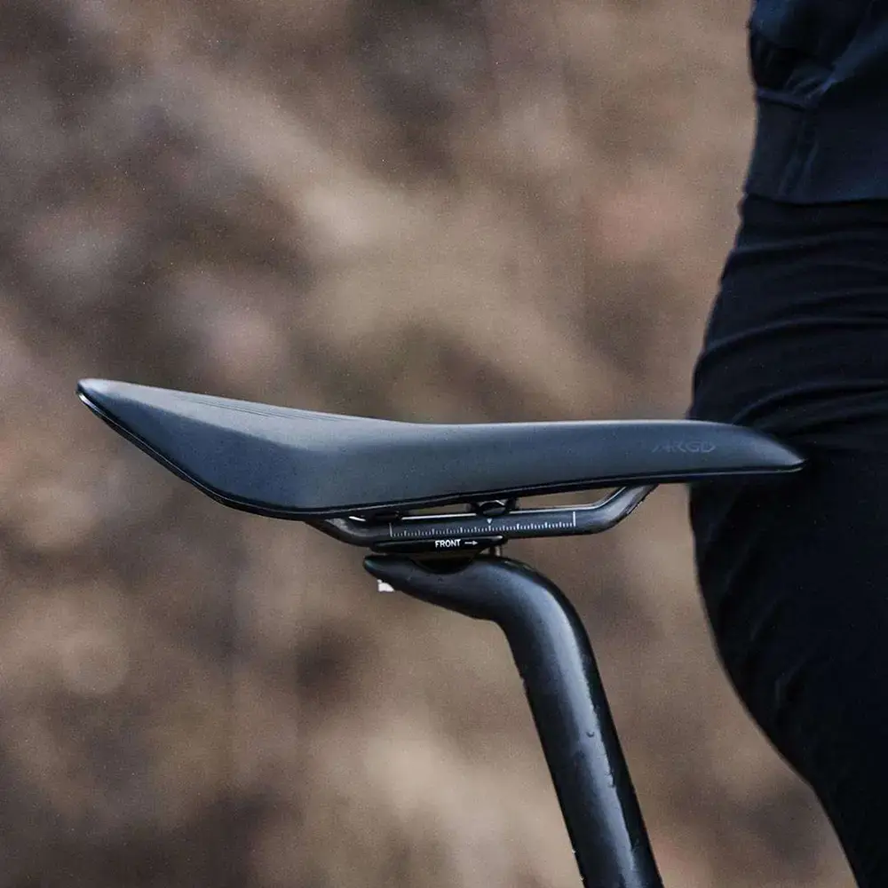 Fizik Vento Argo R1 Zadel Zwart