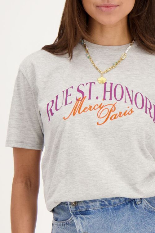 Grijs T-shirt met paars ''Rue st. honoré''