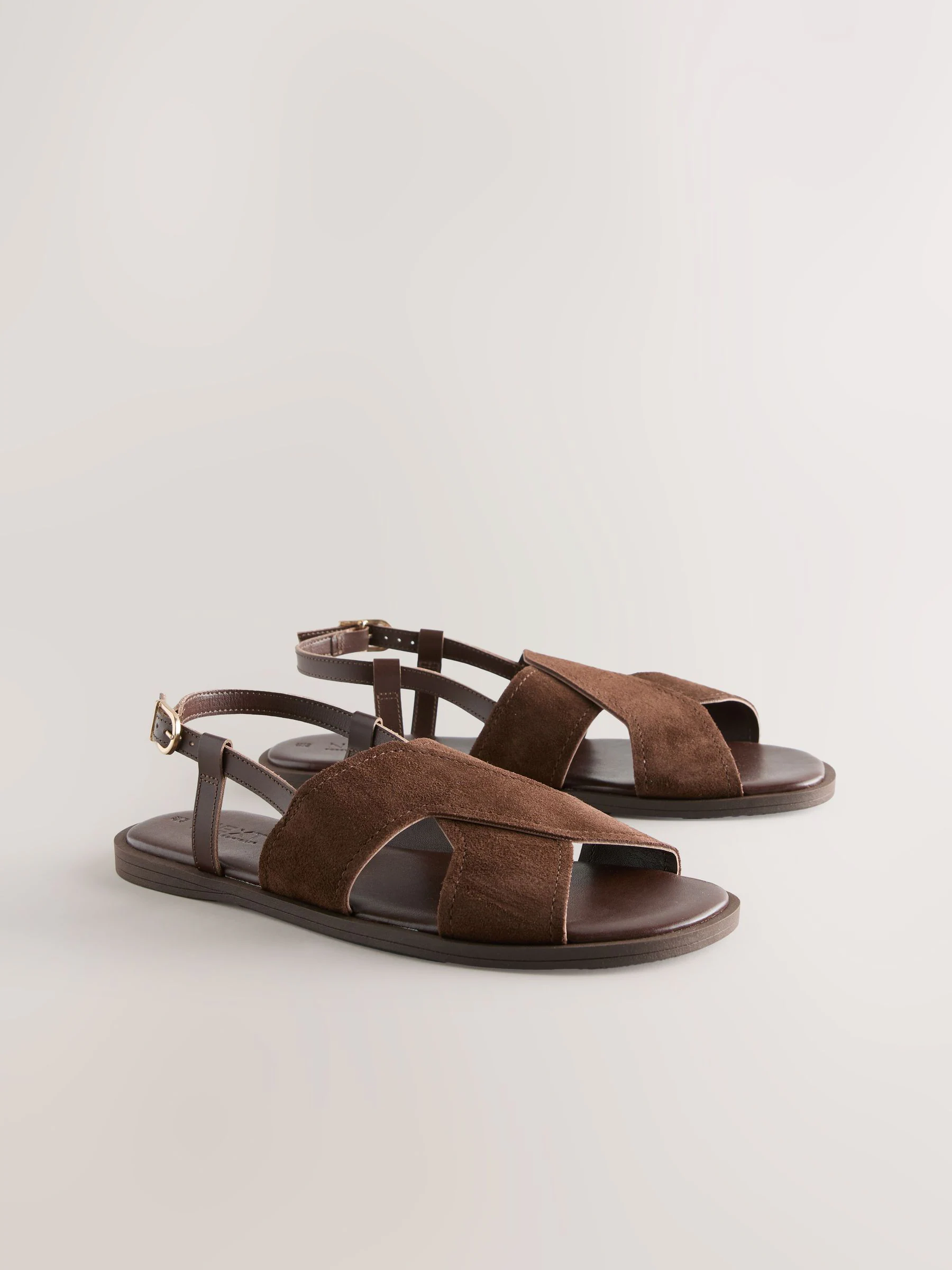 Chocoladebruin leer - Gestikte sandalen met hielbandje