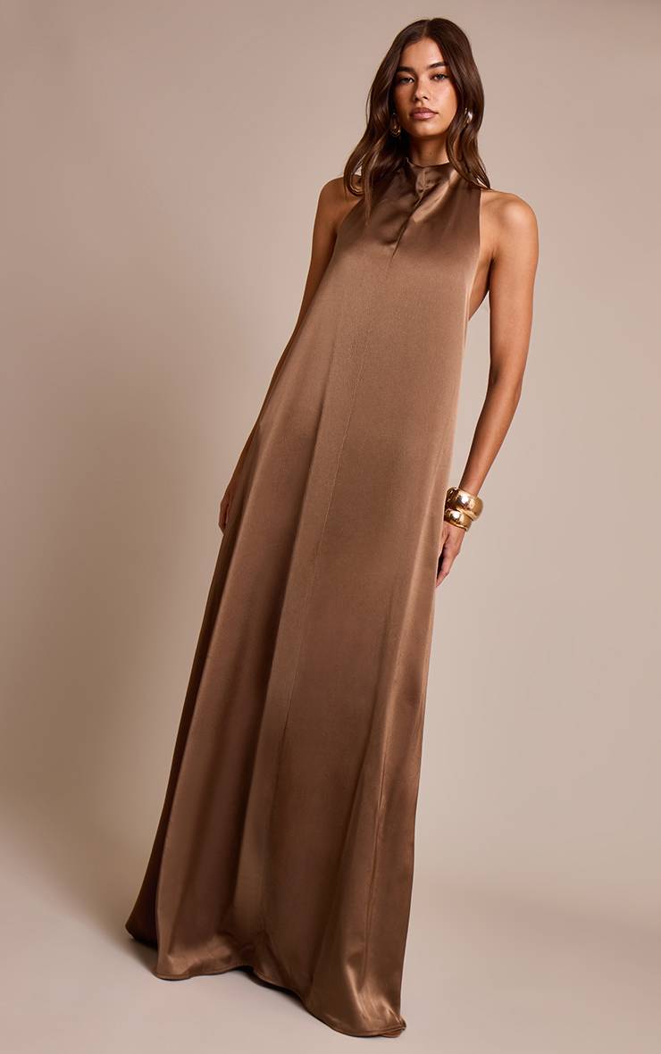 Chocolat Robe Longue En Satin À Col Haut Échancré Et Dos Nu Extrême