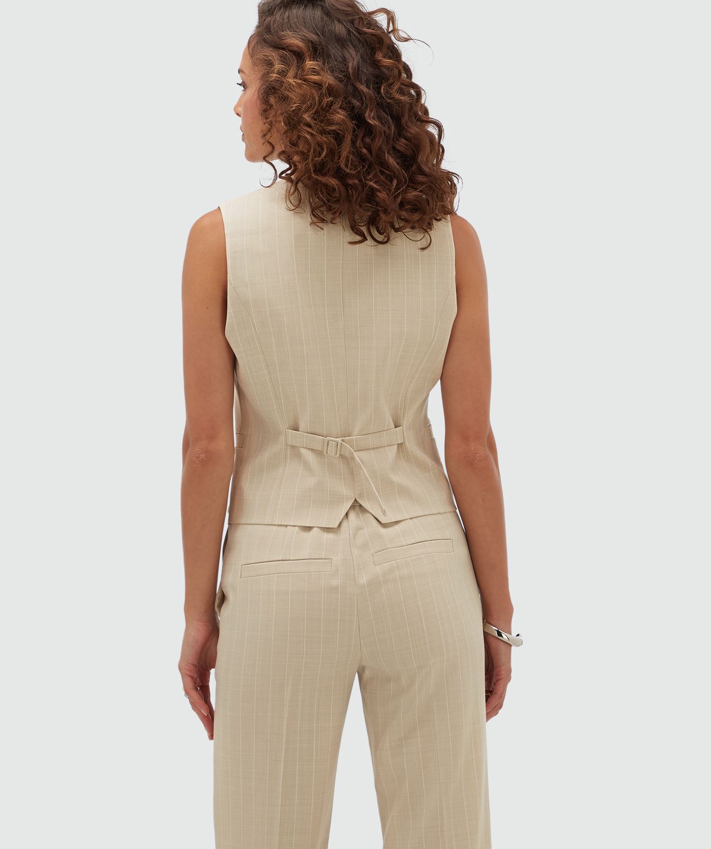 JV-CHANTILLY fitted gilet met krijtstreep - soft stone melange