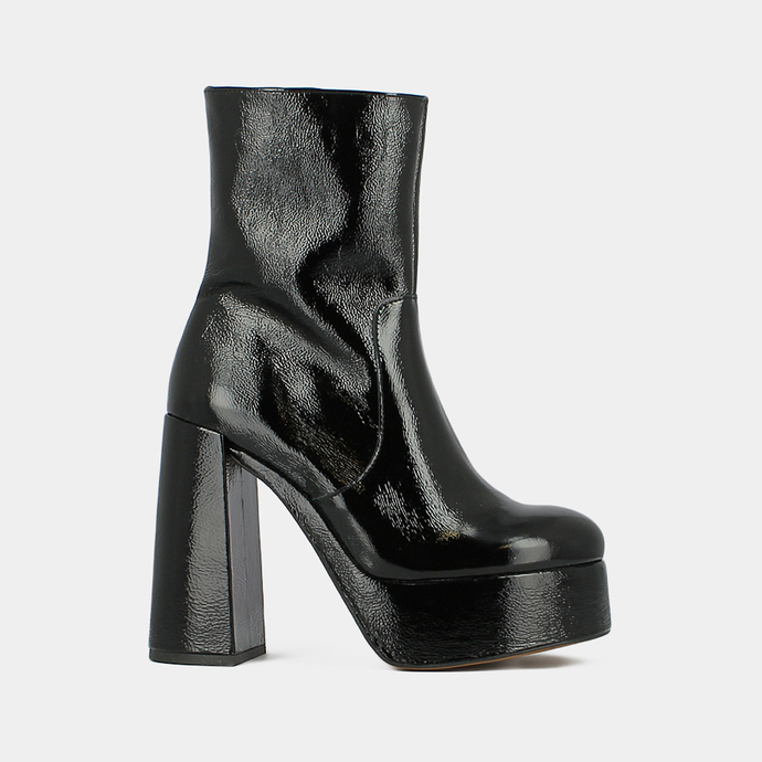 Boots à plateformes et bouts ronds  en vernis plissé noir