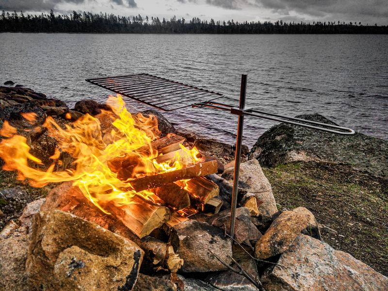 Brändi Outdoorgrill Brändi Mobiler kompakter Erdspiessgrill