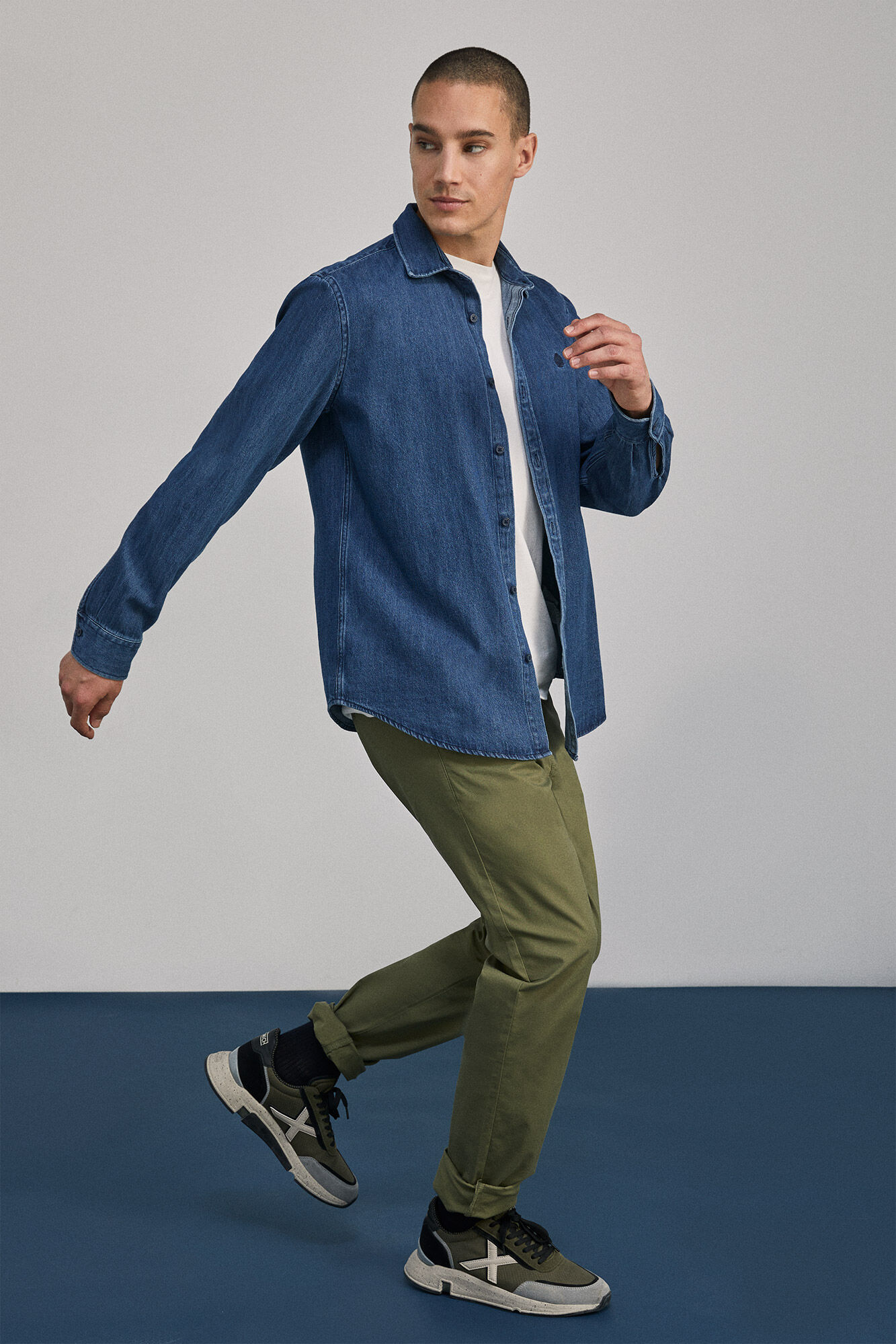 Calça chino slim - cáqui escuro