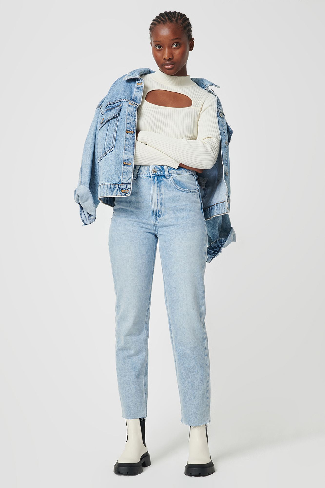 Calça jeans mom de cintura alta