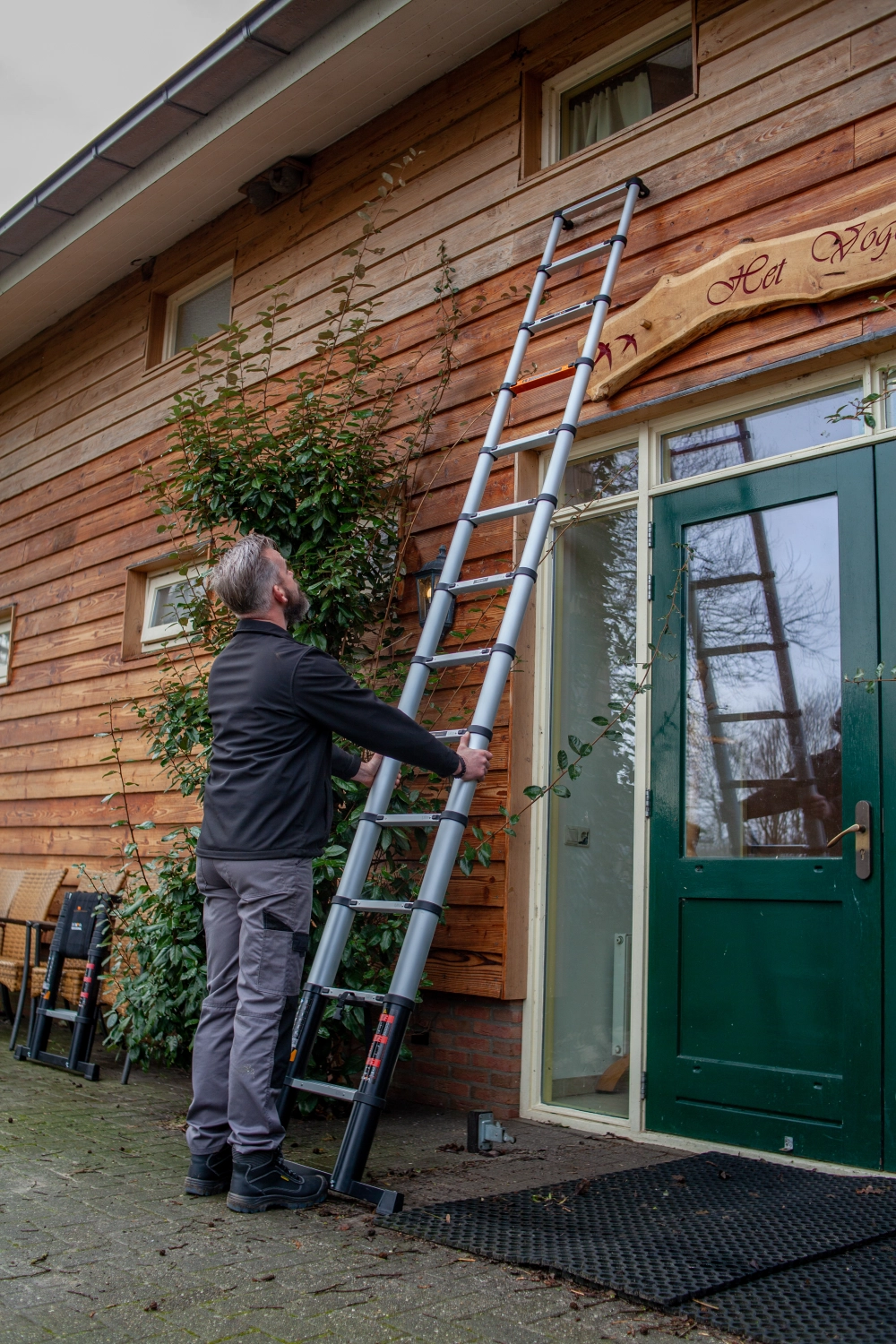 Batavia 7063670 Telescopische ladder met Hoekindicator, SoftClose & AntiSlip - 3,81m - 13 sporten