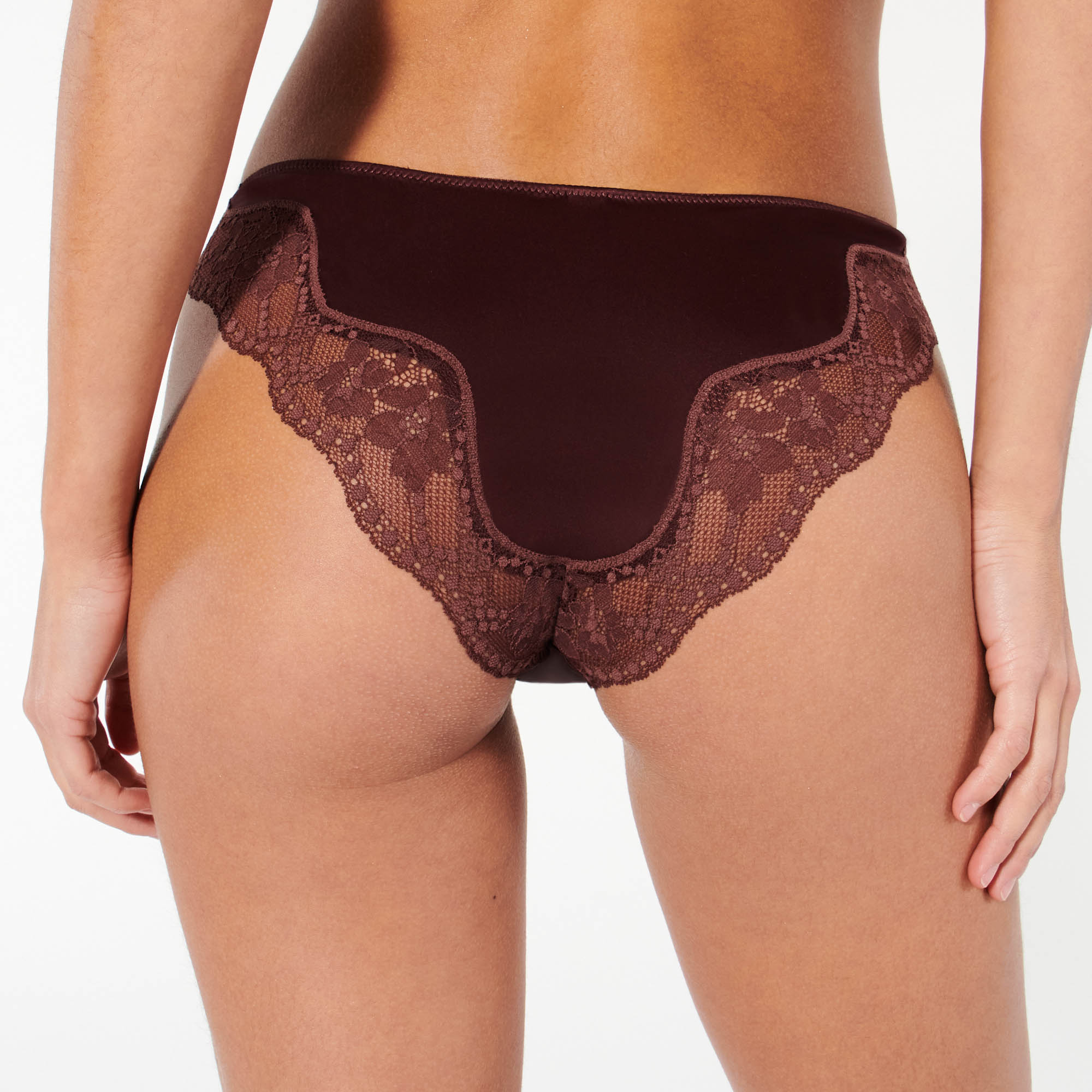 Tanga en dentelle florale