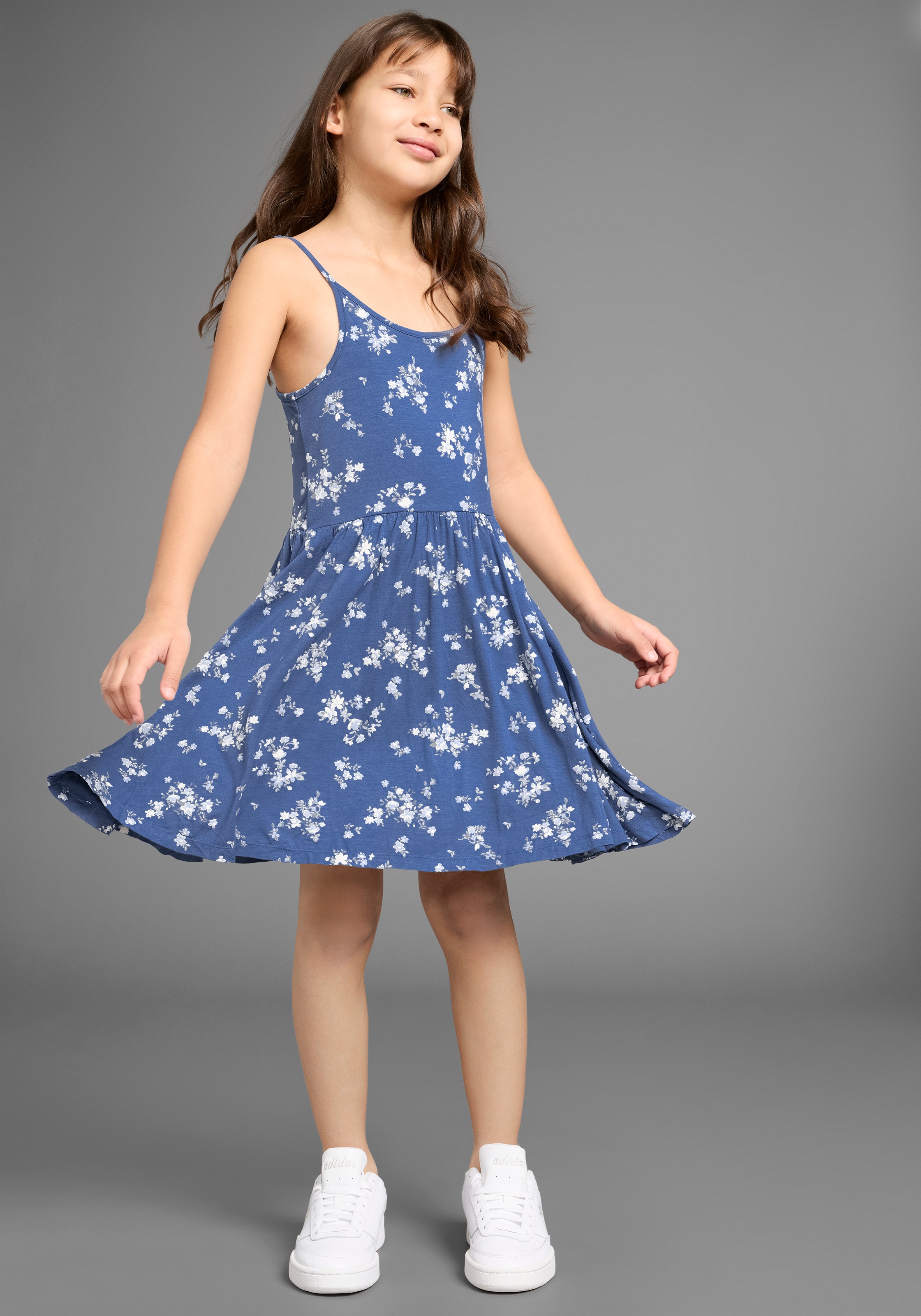KIDSWORLD Jerseykleid »Trägerkleid, sommerlich mit verstellbaren Trägern« , aus Viskose mit schönem Blumendruck