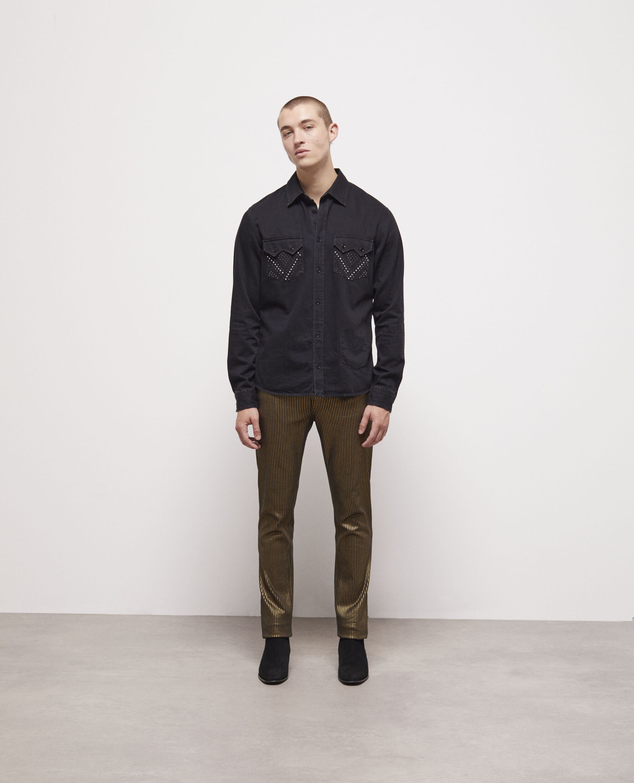 Chemise col classique à clous noire