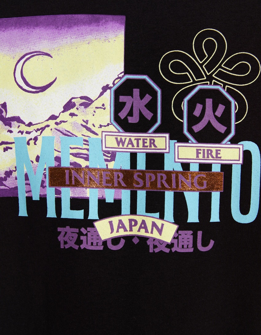 Camiseta de manga curta com estampa e modelagem quadrada
