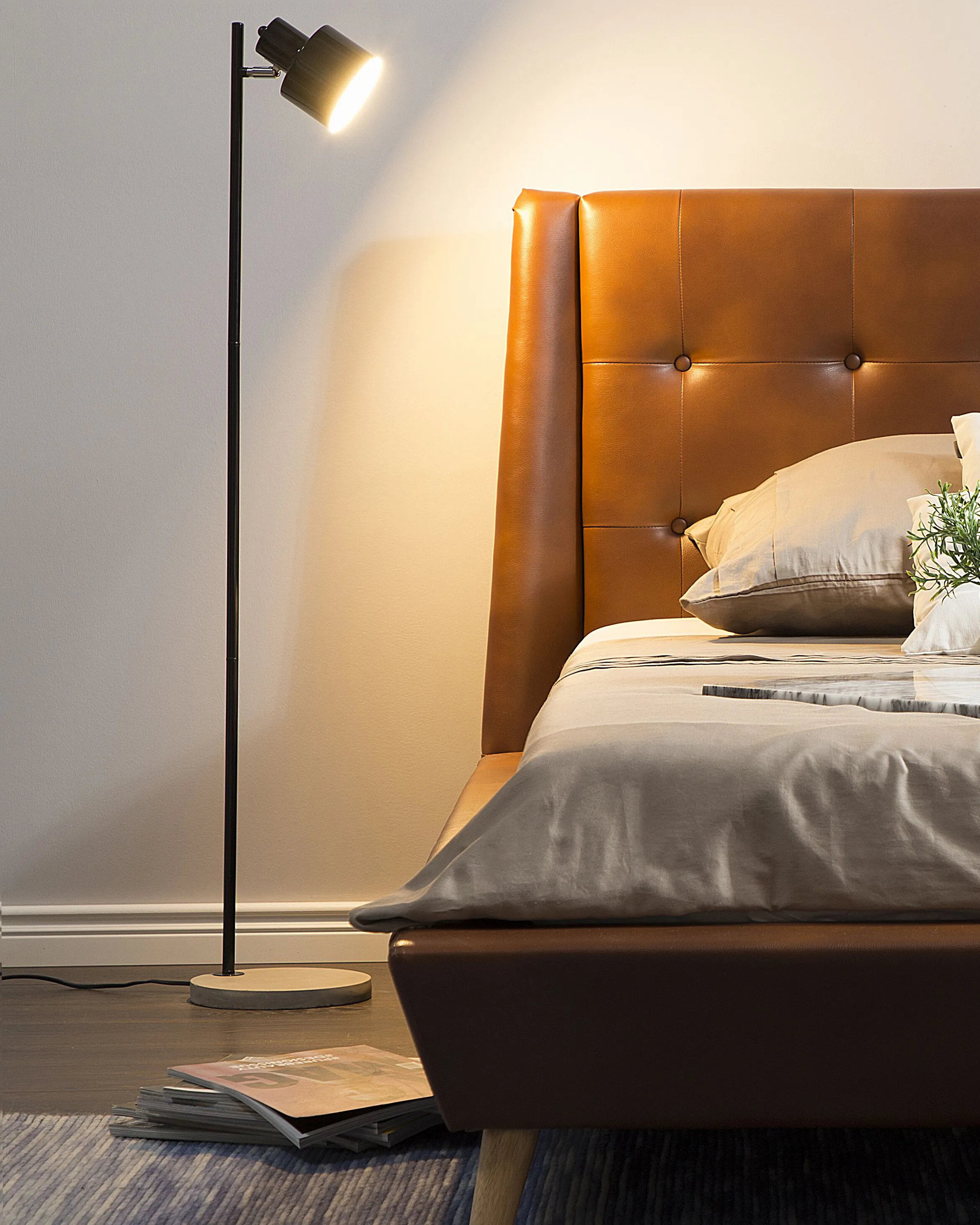 Staande lamp CORBONES verstelbaar Metaal Zwart