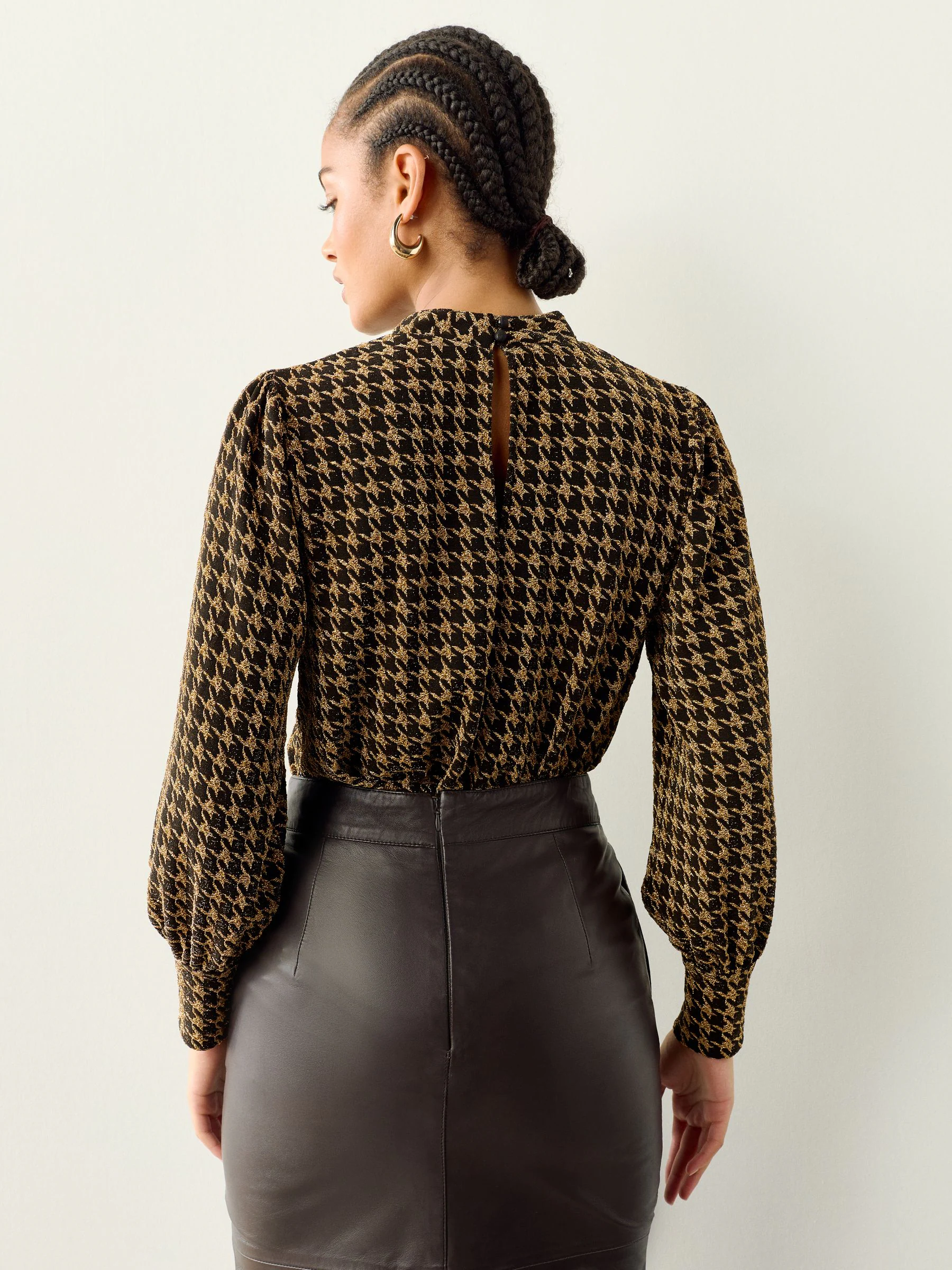 Zwart/goud getand motief - Long Sleeve High Neck Jaqcuard Blouse