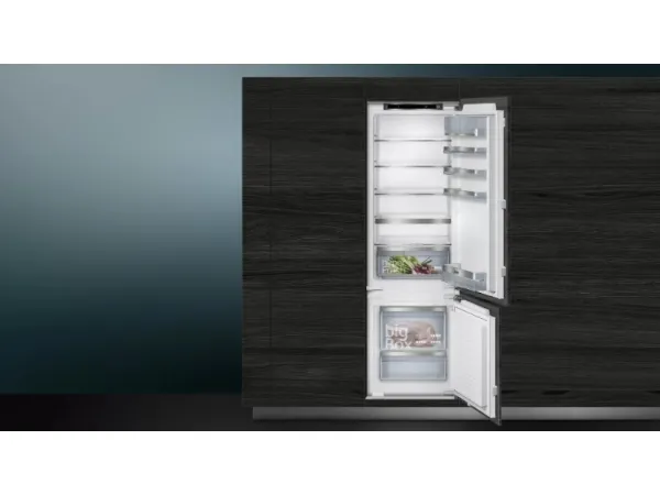Siemens iQ500 KI87SADE0 - Køleskab/fryser - bund-fryser - til indbygning - bredde: 56 cm - dybde: 55 cm - højde: 177.5 cm - 272 liter - Klasse E - hyperFresh plus / LED-belysningen / softClose - Fladhængsel