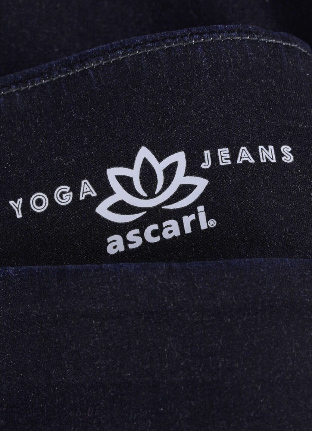 Yoga-Jeans mit ausgestellter Fußweite