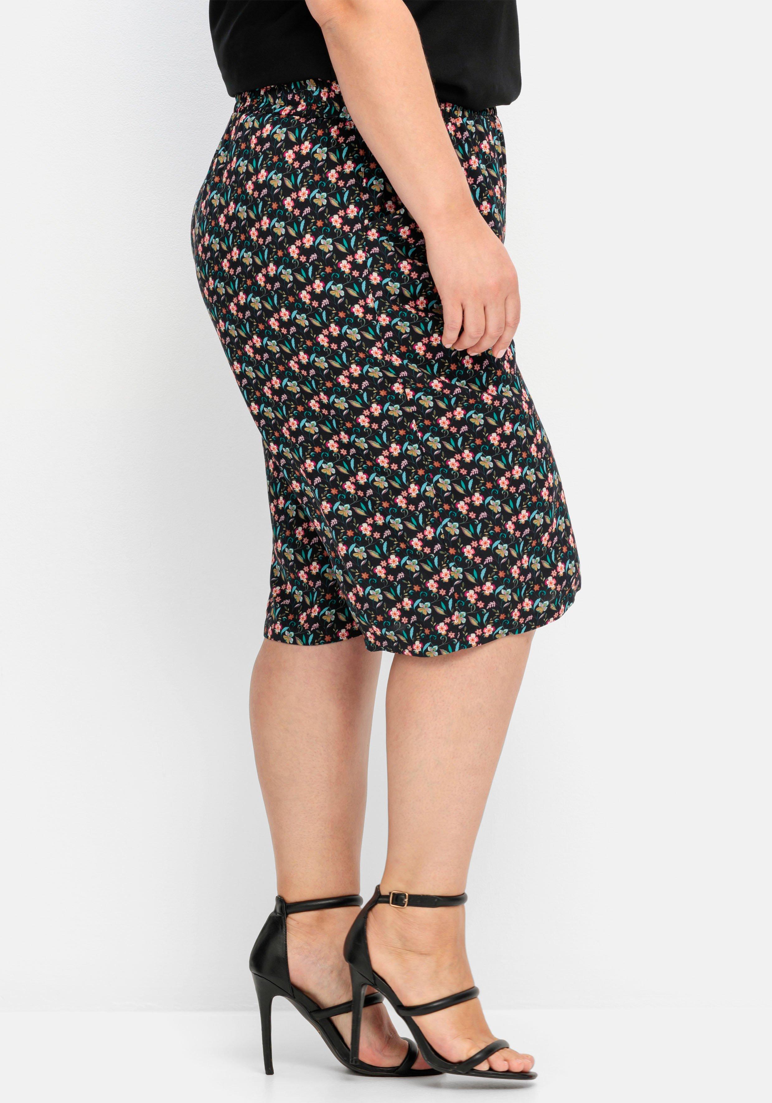 Weite Bermudas mit Smokbund, aus Viskose