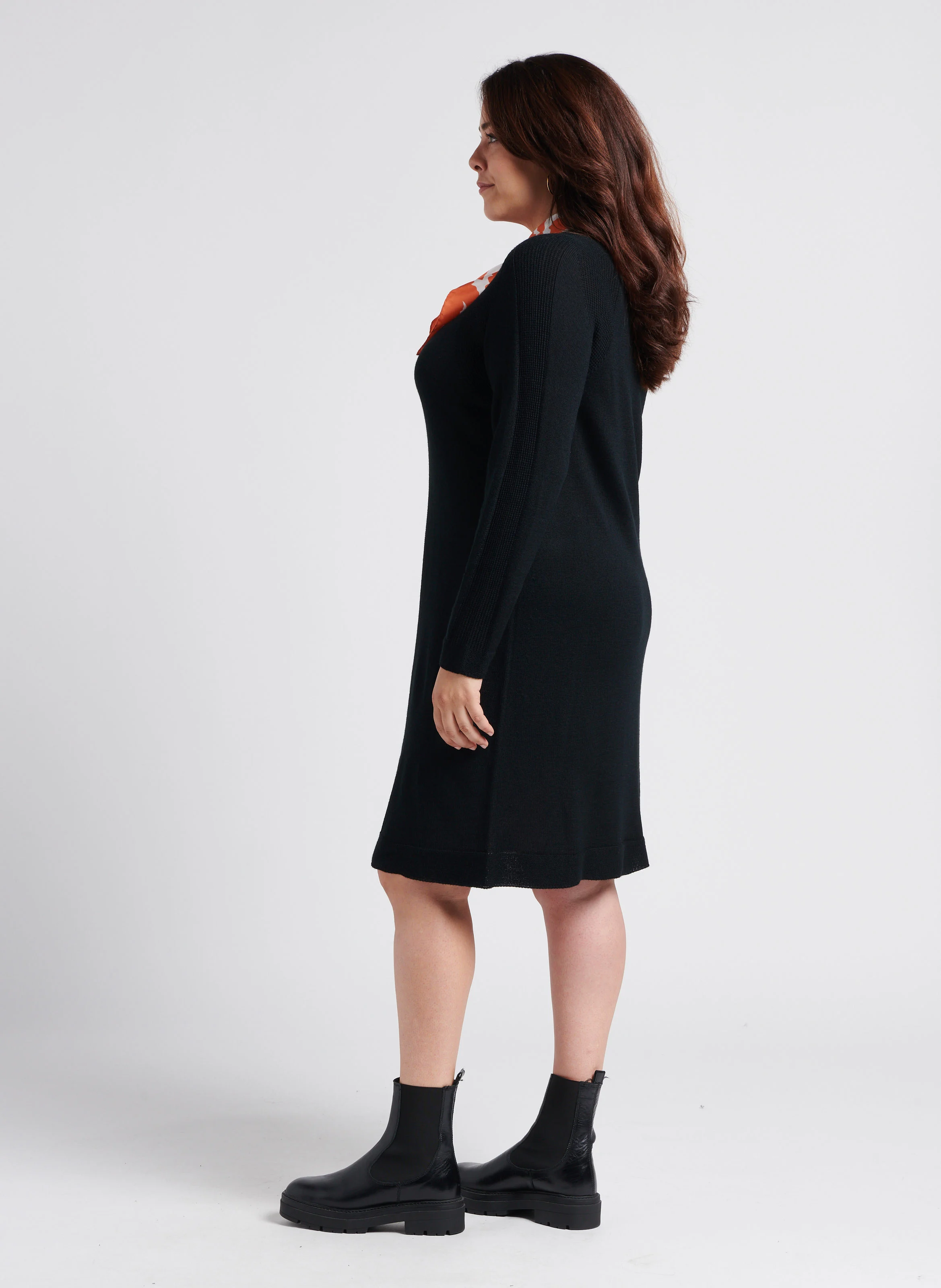GAIA - Robe midi col rond en laine vierge mélangée | Noir