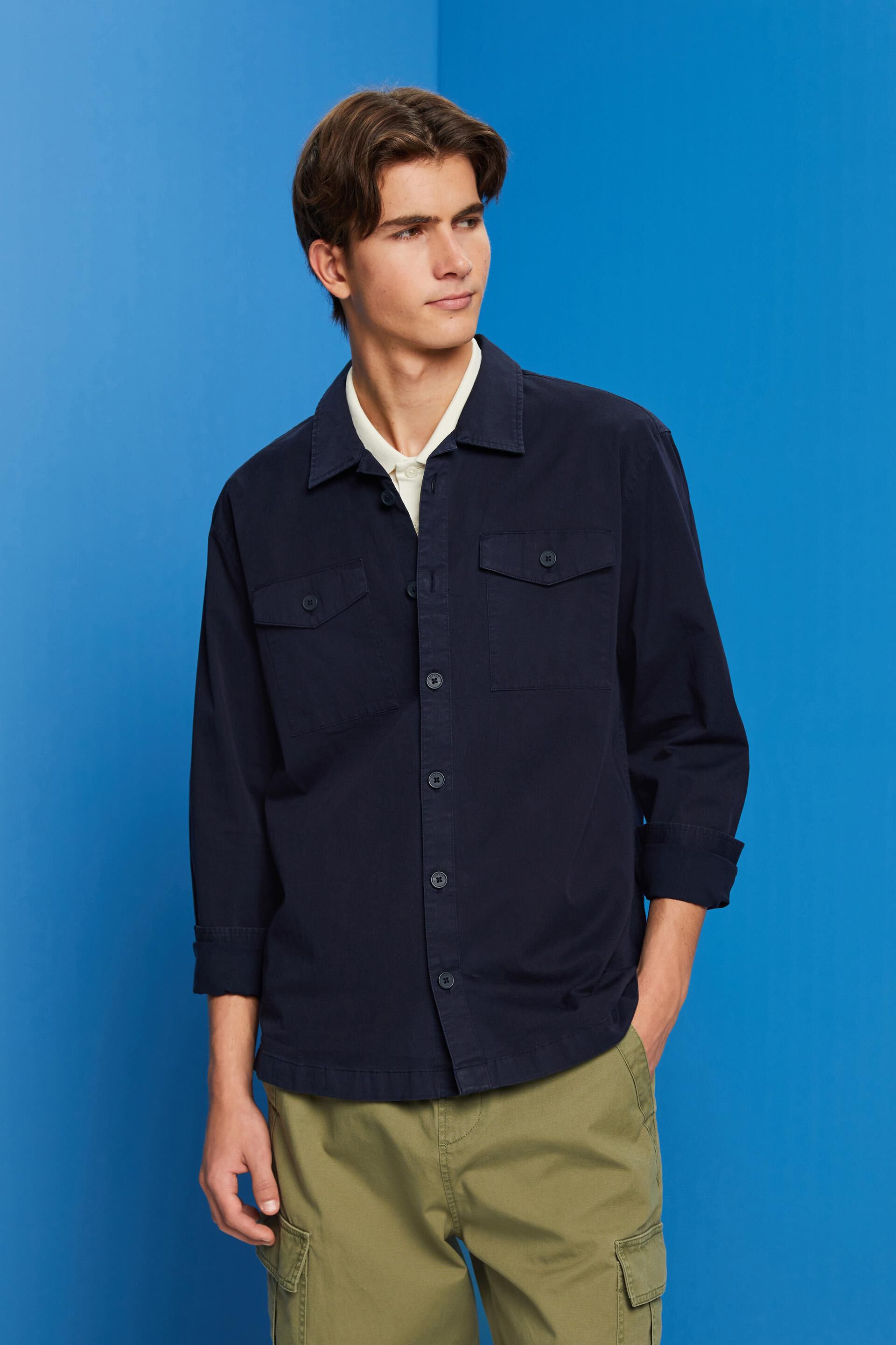Chemise en coton munie de deux poches-poitrine