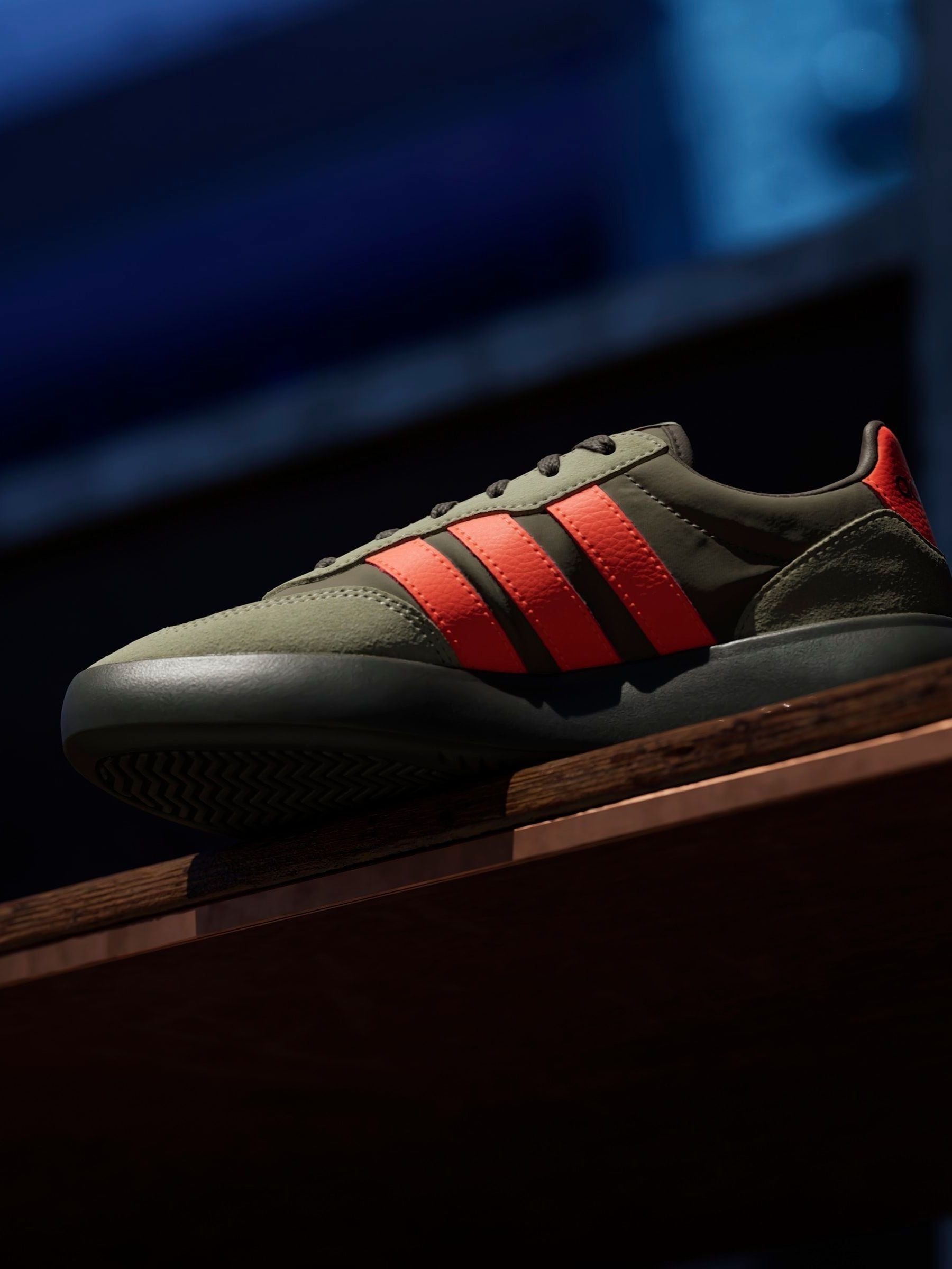 Kaki/oranje - adidas Barreda Decode vetersneakers voor junioren