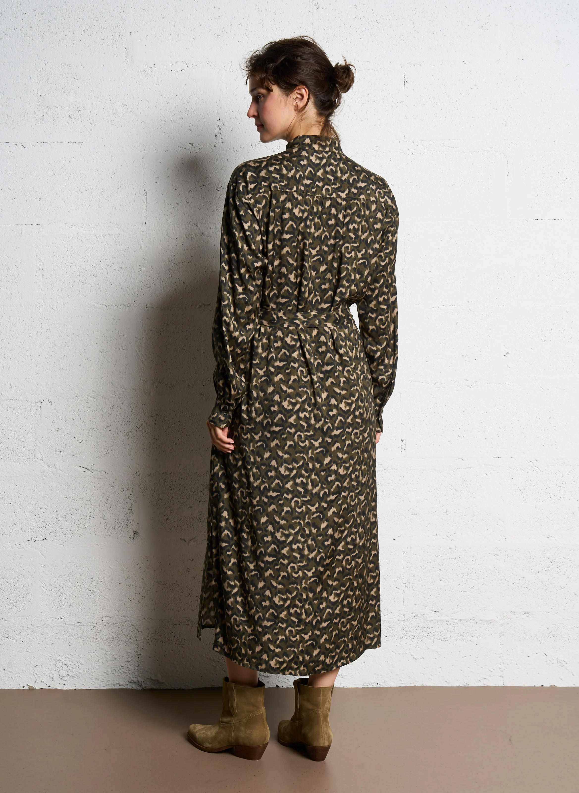 RAFALI - Robe longue col classique à imprimé léopard | Vert