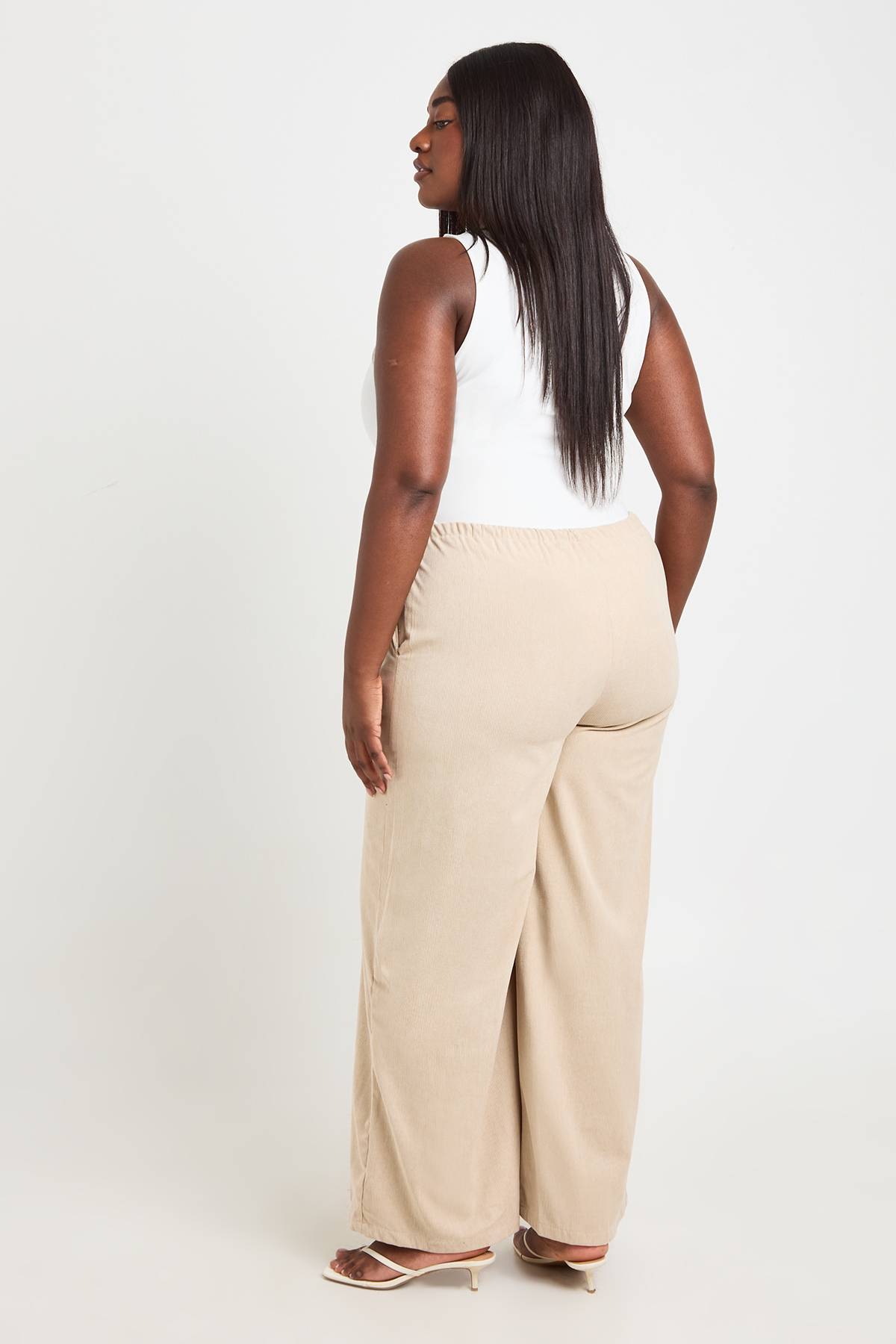 boohoo Pantalon Large En Velours Côtelé Grande Taille