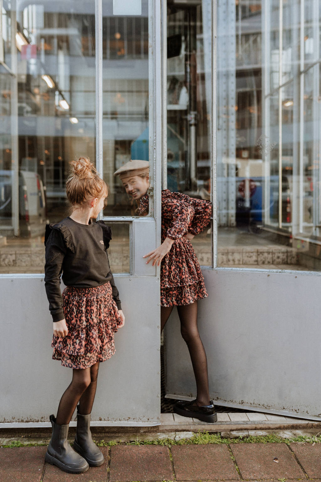No Way Monday sweater zwart