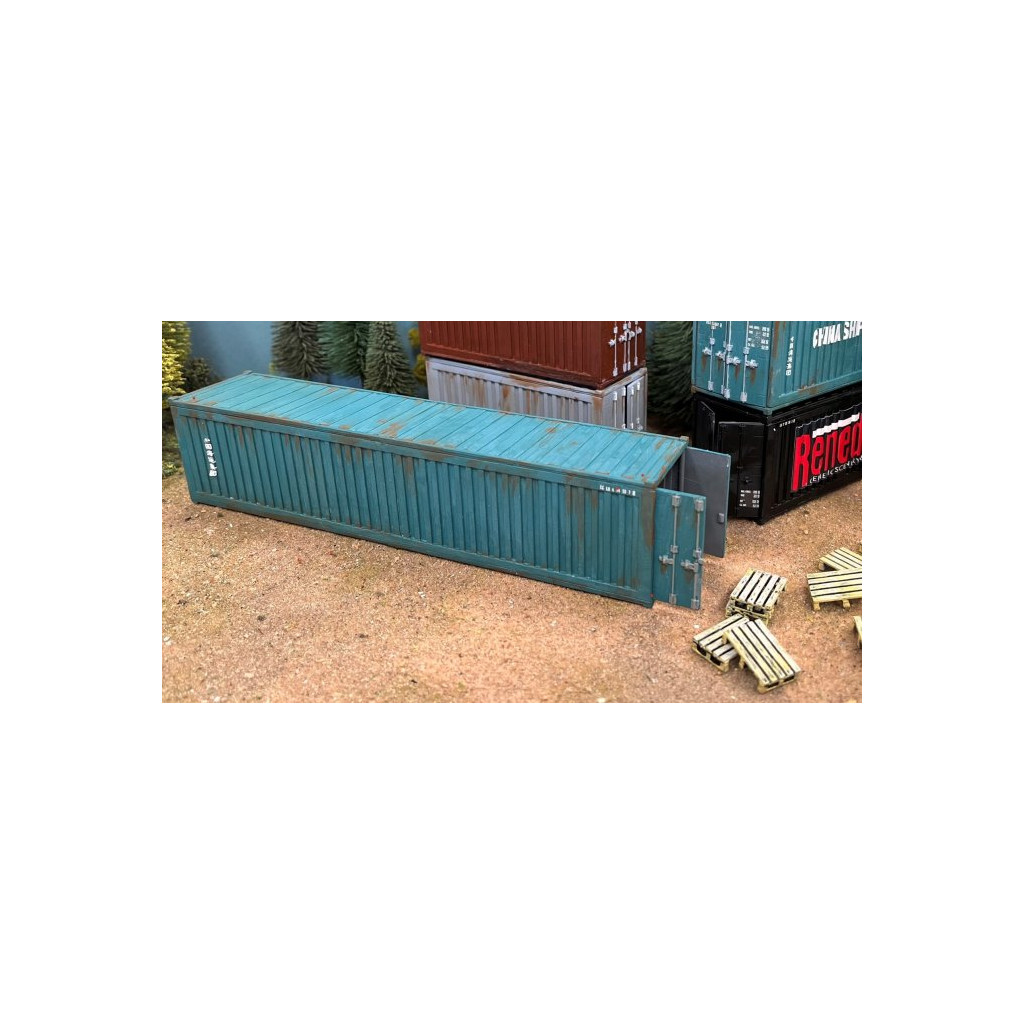 Shipping Container & 8 Pallets (40FT)