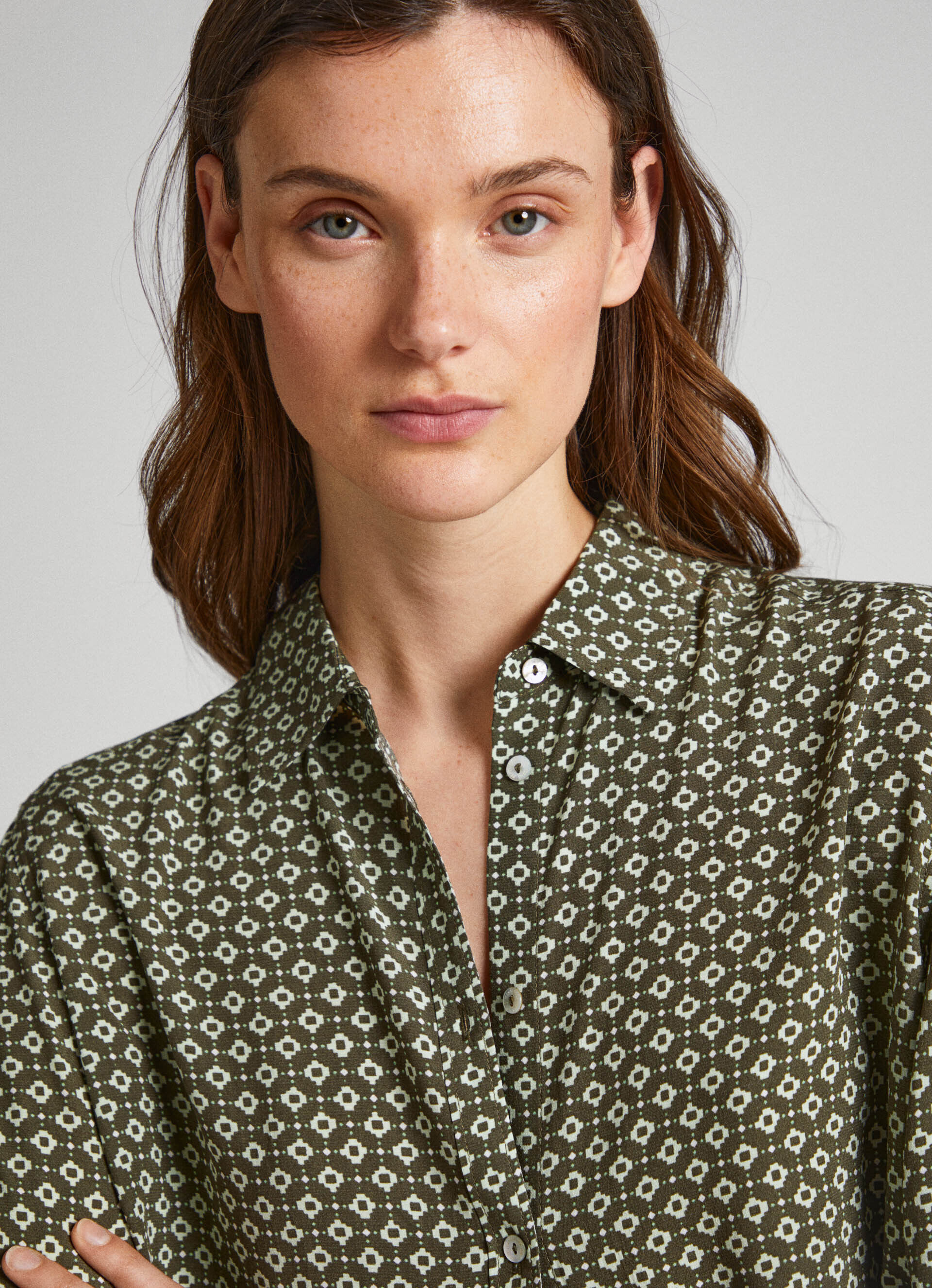 CAMISA COM ESTAMPA GEOMÉTRICA - multicolorida