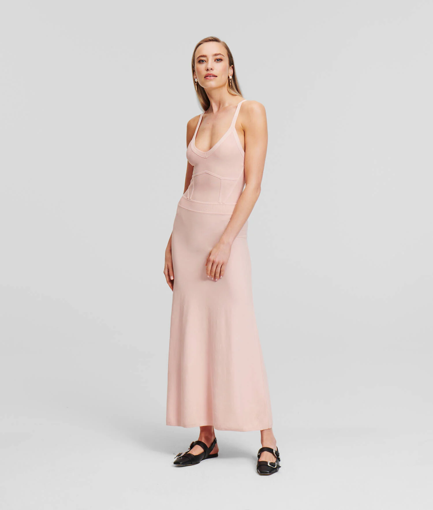 ROBE EN TRICOT À BRETELLES