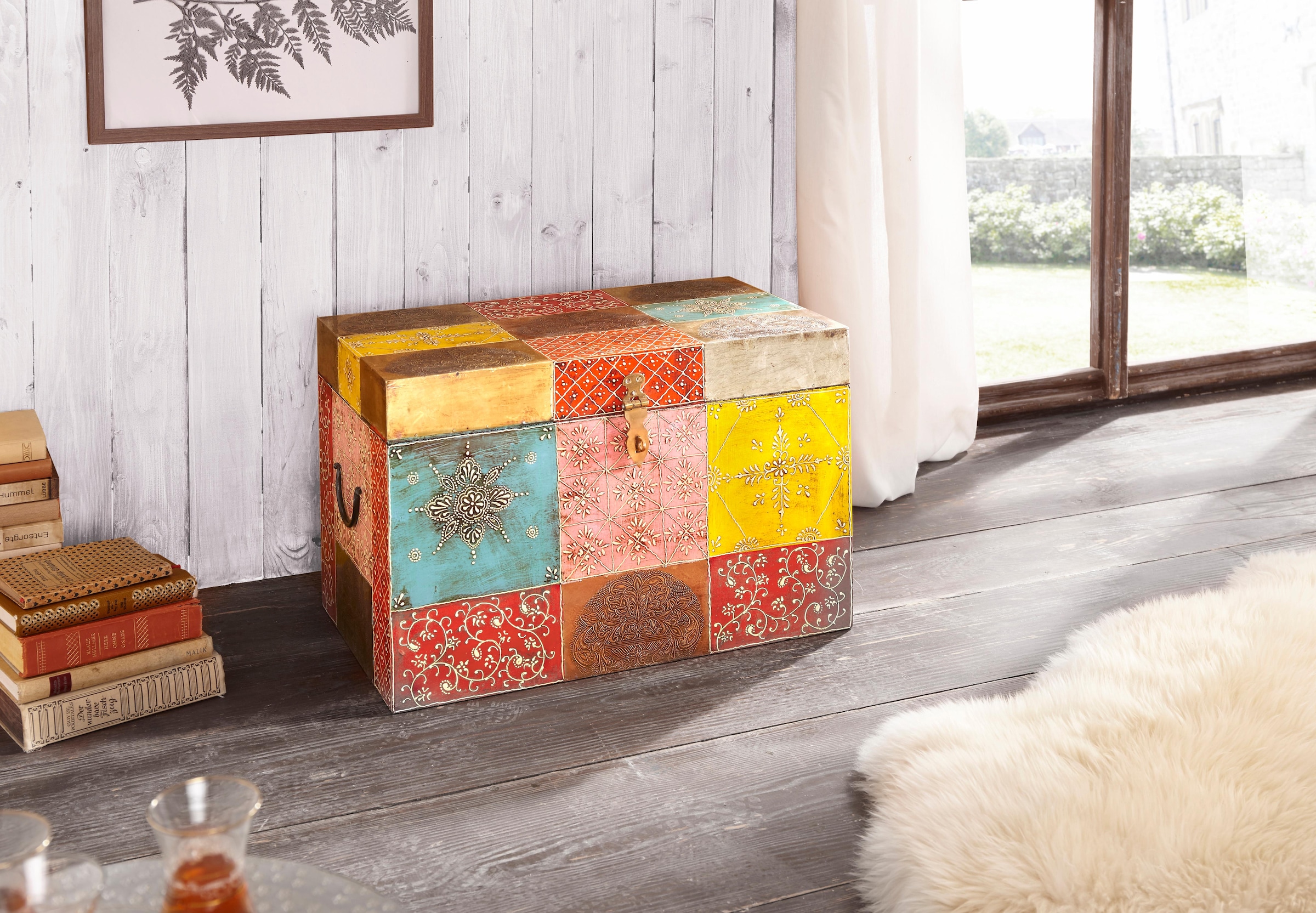 Home affaire Truhe »Vivek« handbemalt, mit Metallverschluss