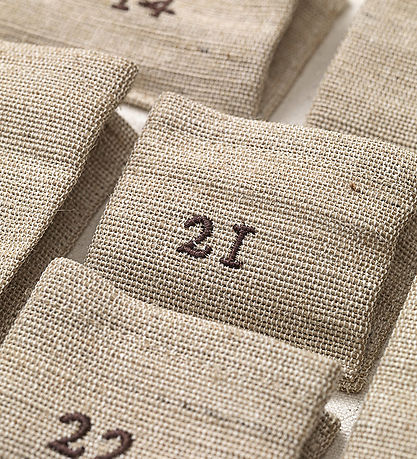 ferm Living Weihnachtskalender - Kiefer - Mini - Natural