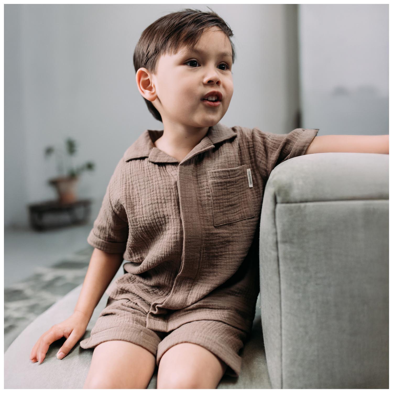 Sweet Petit peuter blouse Evan korte mouwen effen taupe