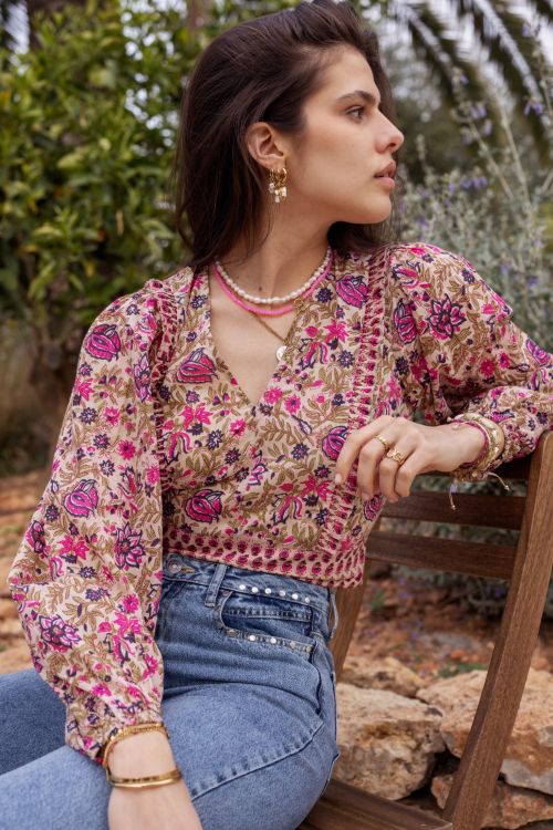 Beige crop top met groene en roze bloemenprint