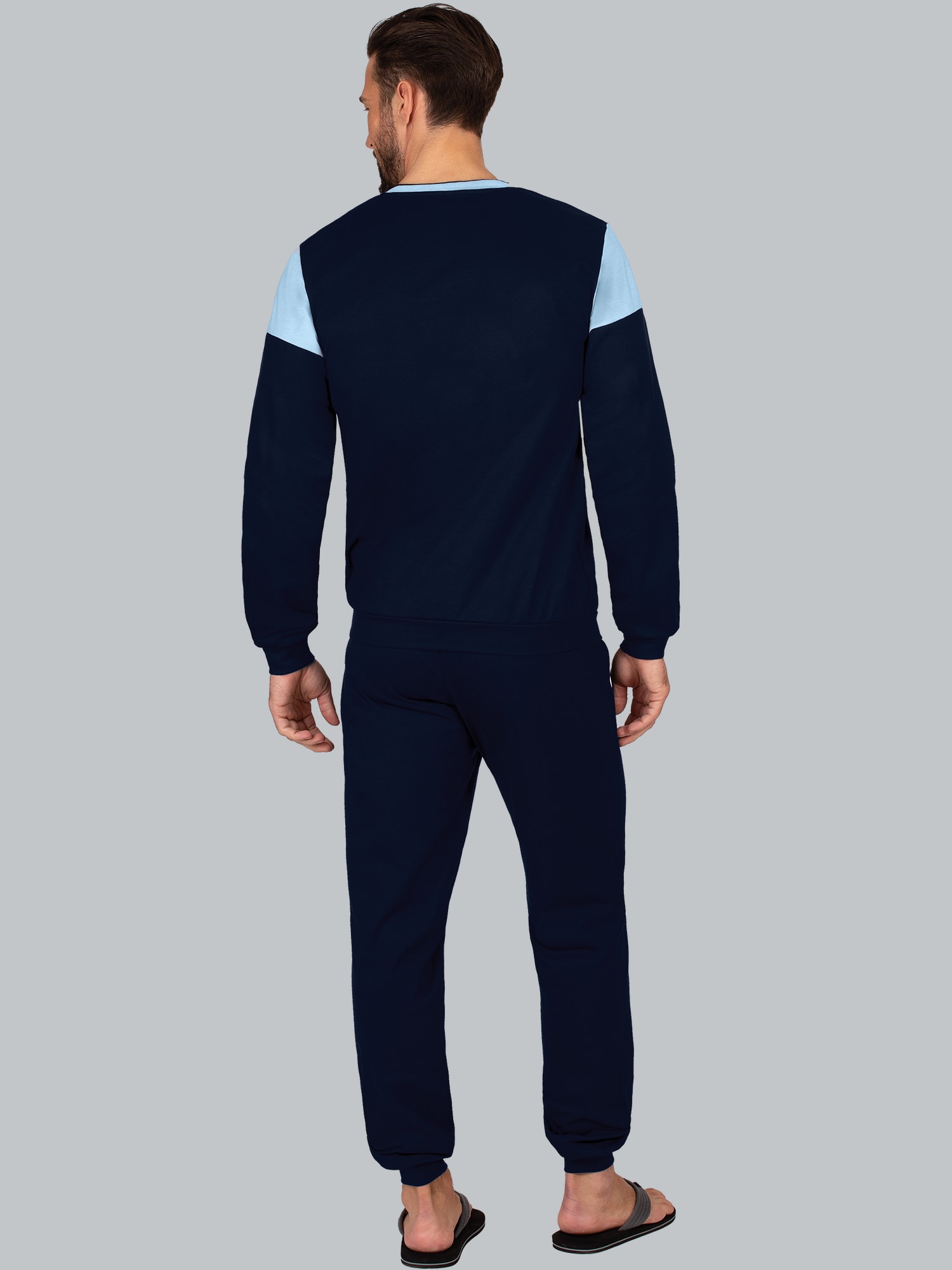 Schlafanzug in modischem Design Navy
