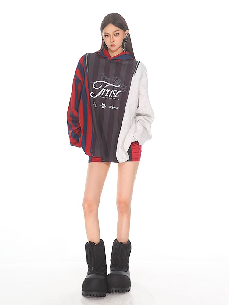 SPUCIKLEI - Cold Shoulder Lettering Print Gestreepte Hoodie met Rits