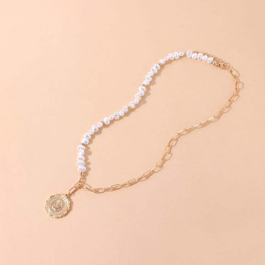 Parskletie - Ketting met reliëfschijfhanger en imitatieparel
